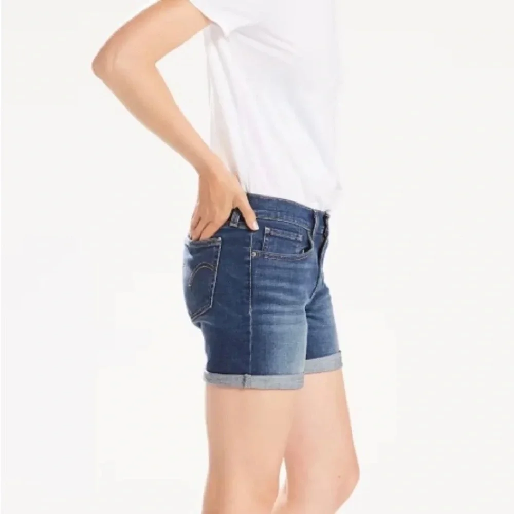 NWOT Levi’s Classic Shorts Dark Wash Denim Jean 34